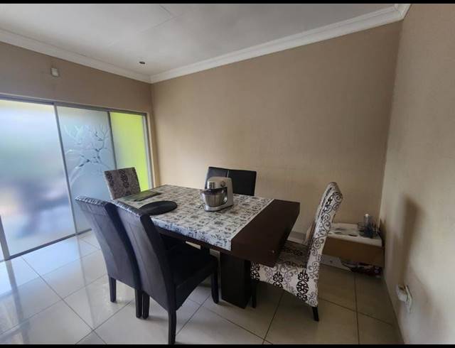 5 BEDROOM HOUSE FOR SALE IN GLENVISTA